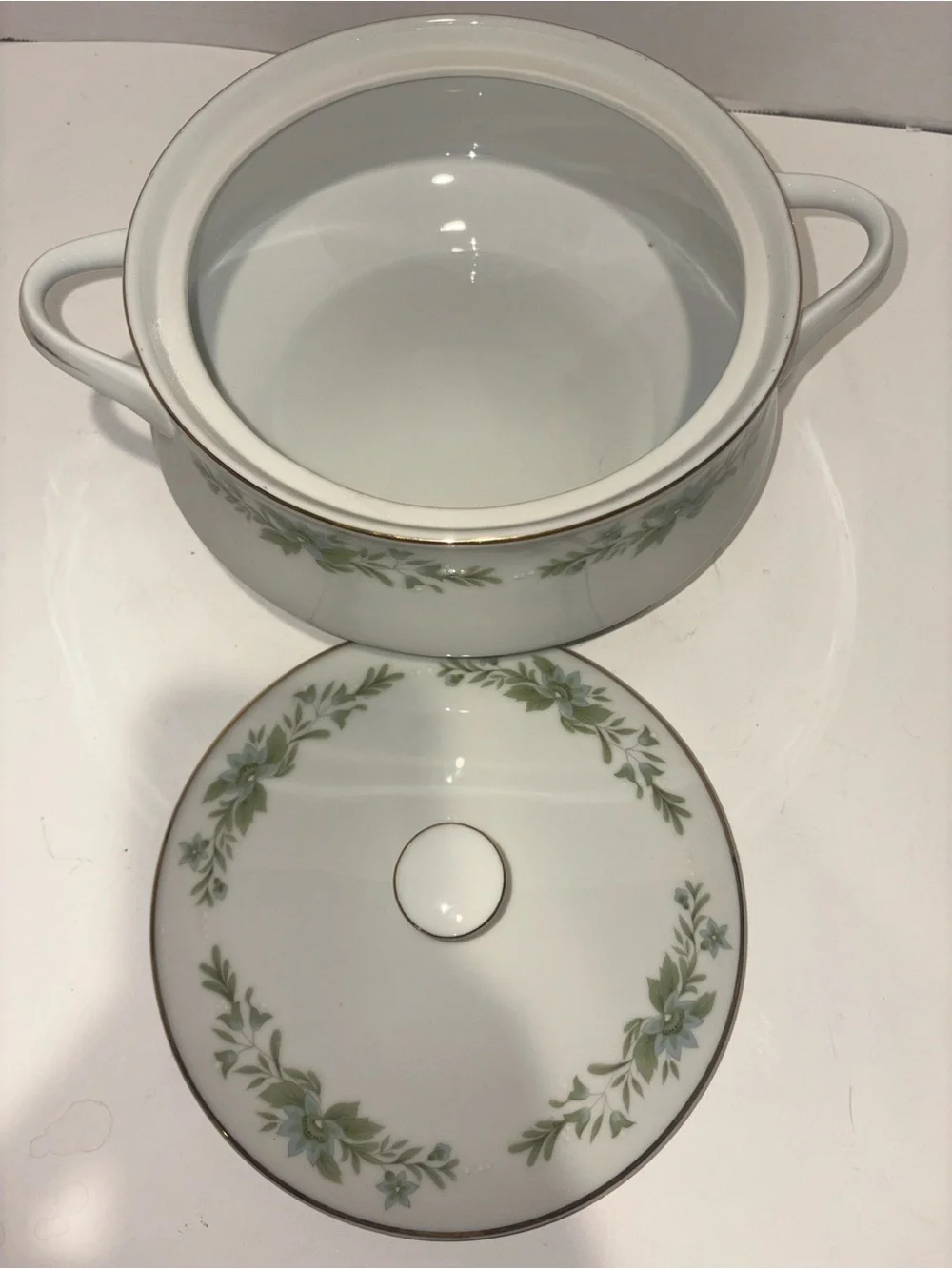 Vintage Creative Manor Covered Dish